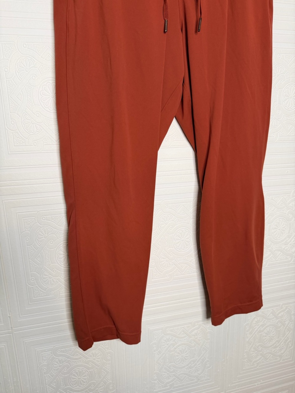 lululemon On The Fly 7/8 Jogger Pants in Rustic Clay 8 - Picture 5 of 9